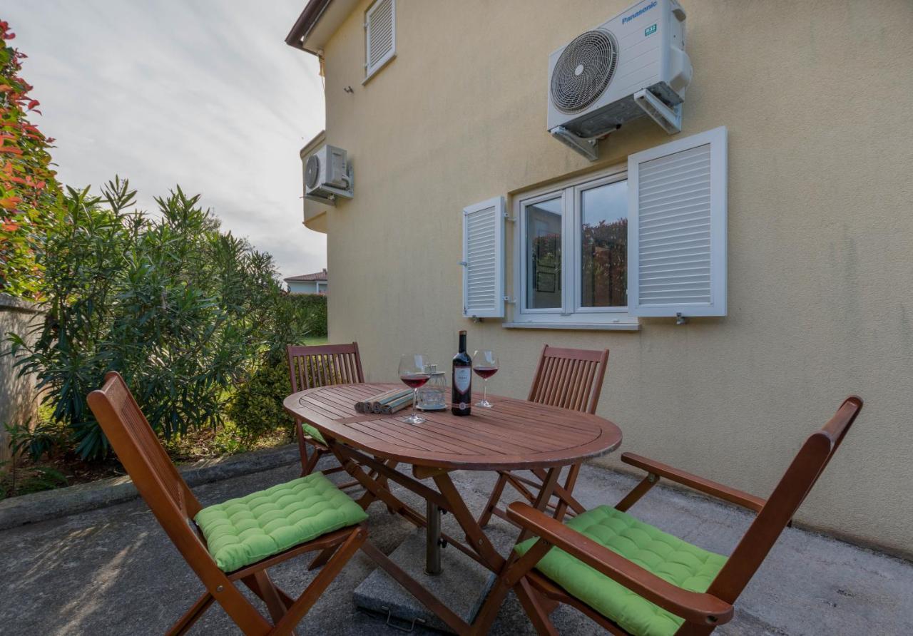 Apartment Lucija, Stinjan PUY 외부 사진